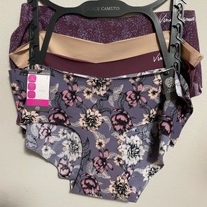 Vince Camuto large seamless panties